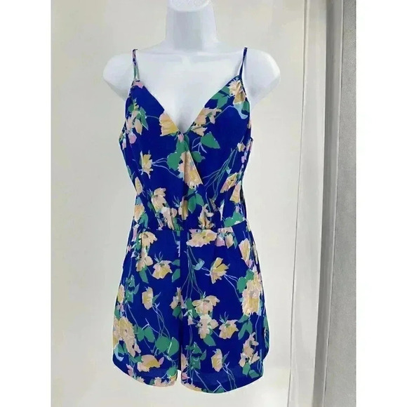 Yumi Kim Lea Romper Floral Pink Adjustable Strap Pockets Lined Beach XS EUC - Picture 2 of 8